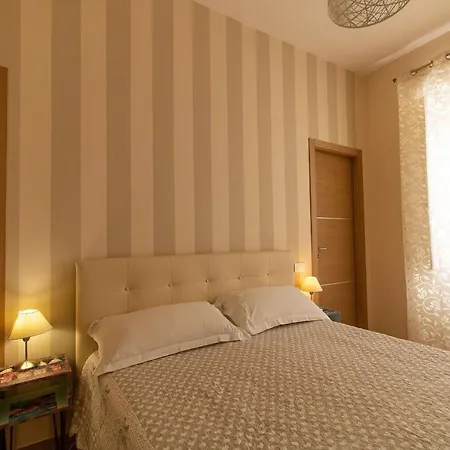 Domus Campanile شقة